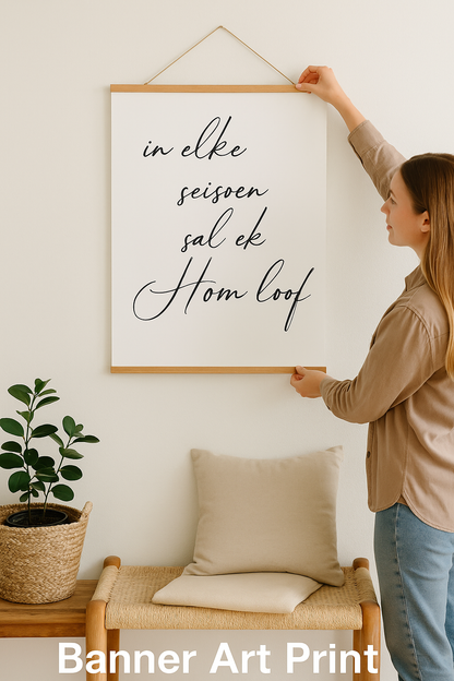 In Elke Seisoen Hanging Banner Print