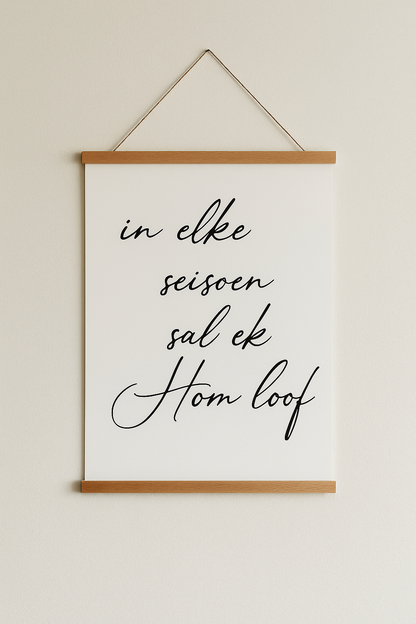 In Elke Seisoen Hanging Banner Print