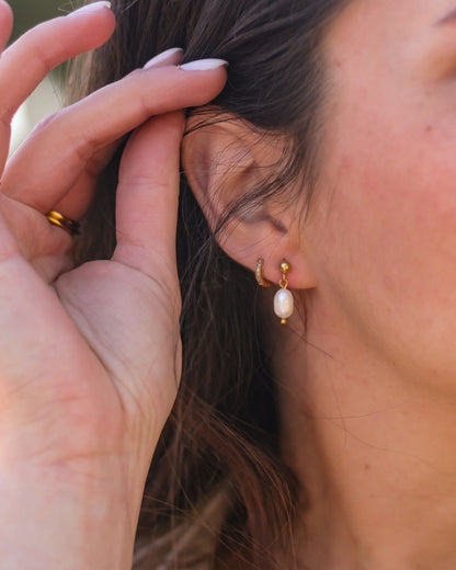 18k Gold Pearl Drops Studs