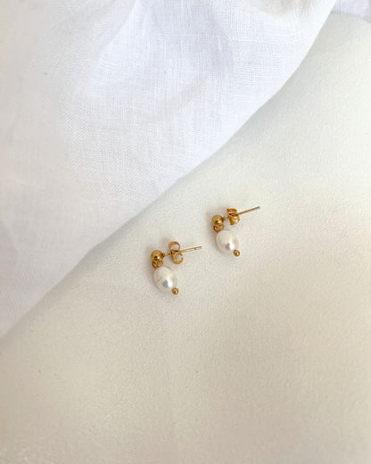 18k Gold Pearl Drops Studs
