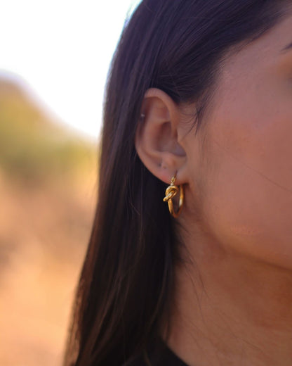 18k Gold Timeless Knot Hoop